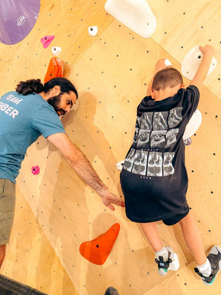 The Quiet Difference Between Climbing Alone and Climbing With Guidance